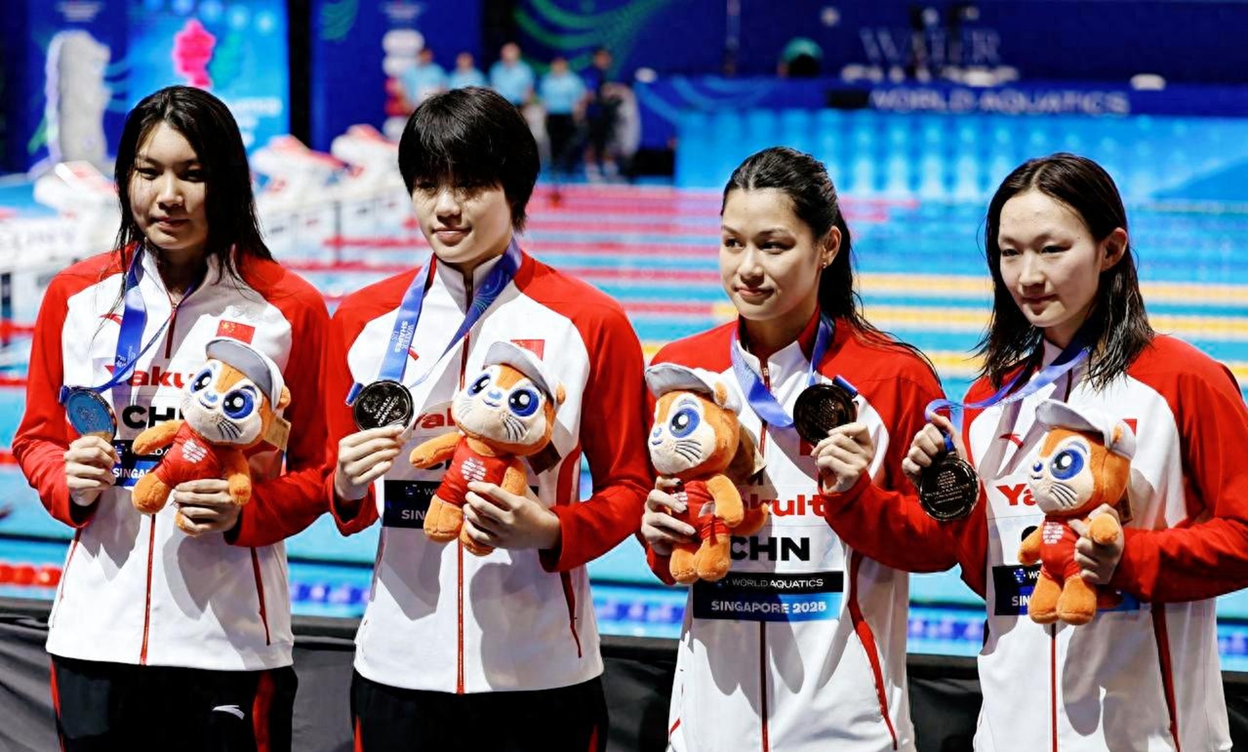 包含欧洲选手突围而出夺得游泳铜牌的词条