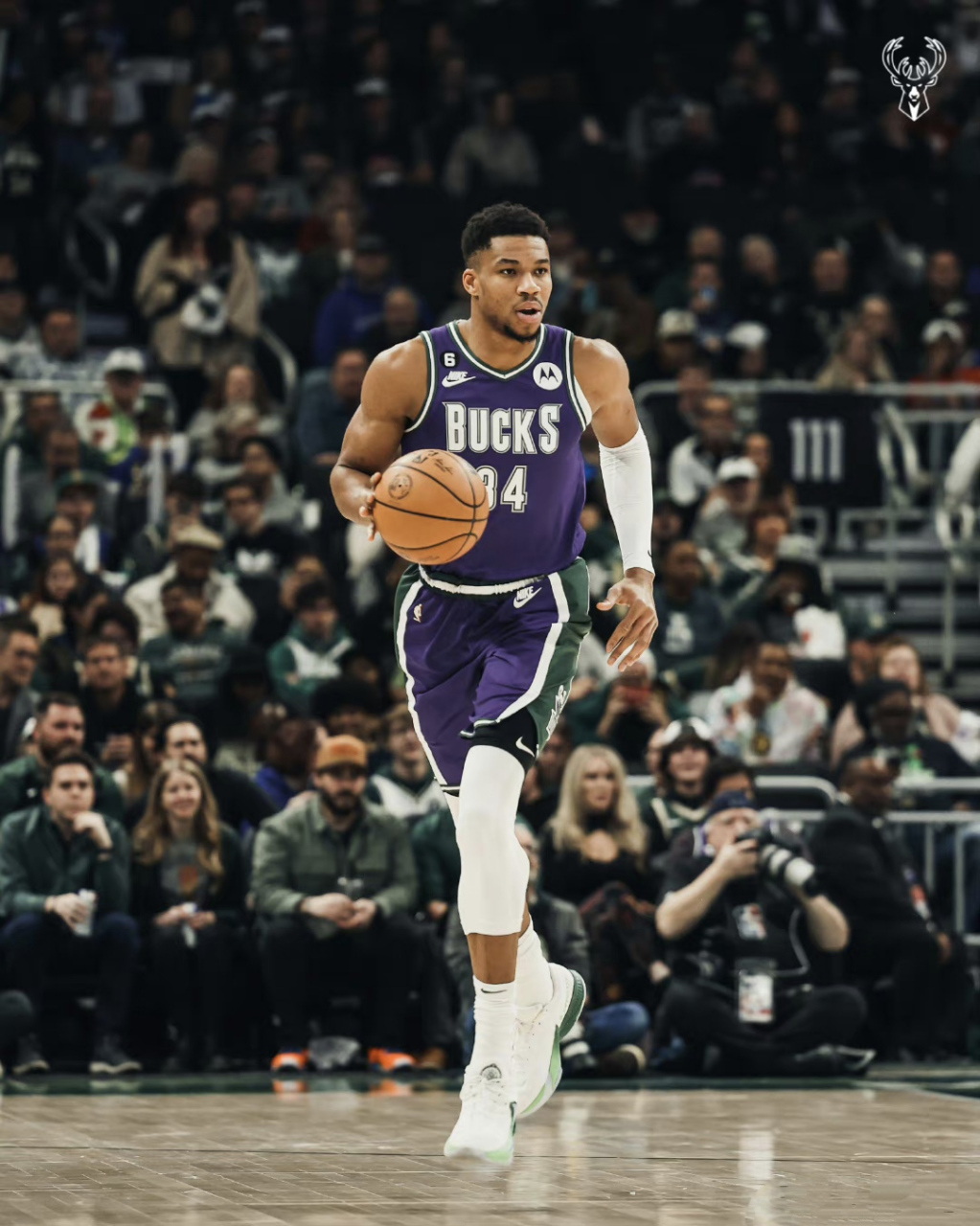 雄鹿血洗热火B队，阿德巴约三分雨点燃全场