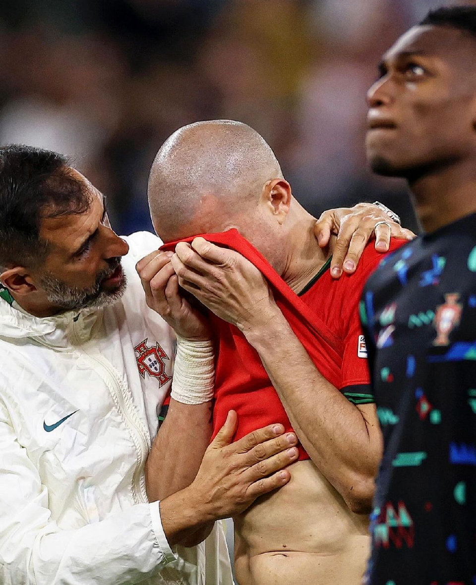 里昂不敌对手，遭遇联赛危机