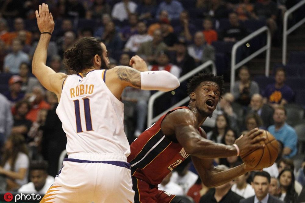 包含太阳客场大胜热火，布克数据全面的词条