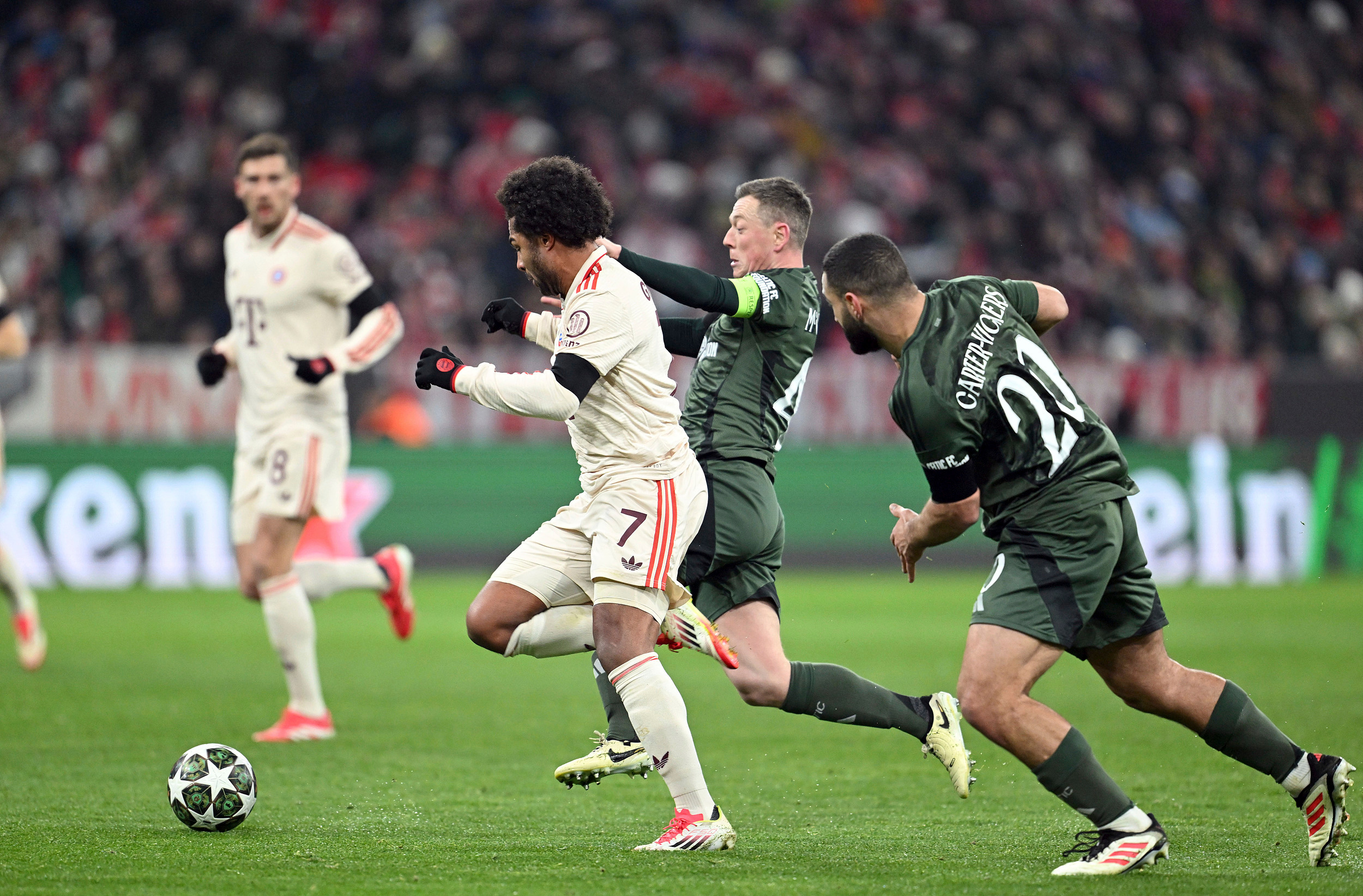 包含拜仁横扫切尔西伊布助攻瓜迪奥拉登基席的词条