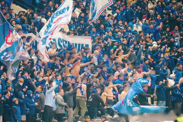 关于国际比赛现场热闹非凡,球迷热情高涨的信息 关于国际比赛现场热闹非凡,球迷热情高涨的信息