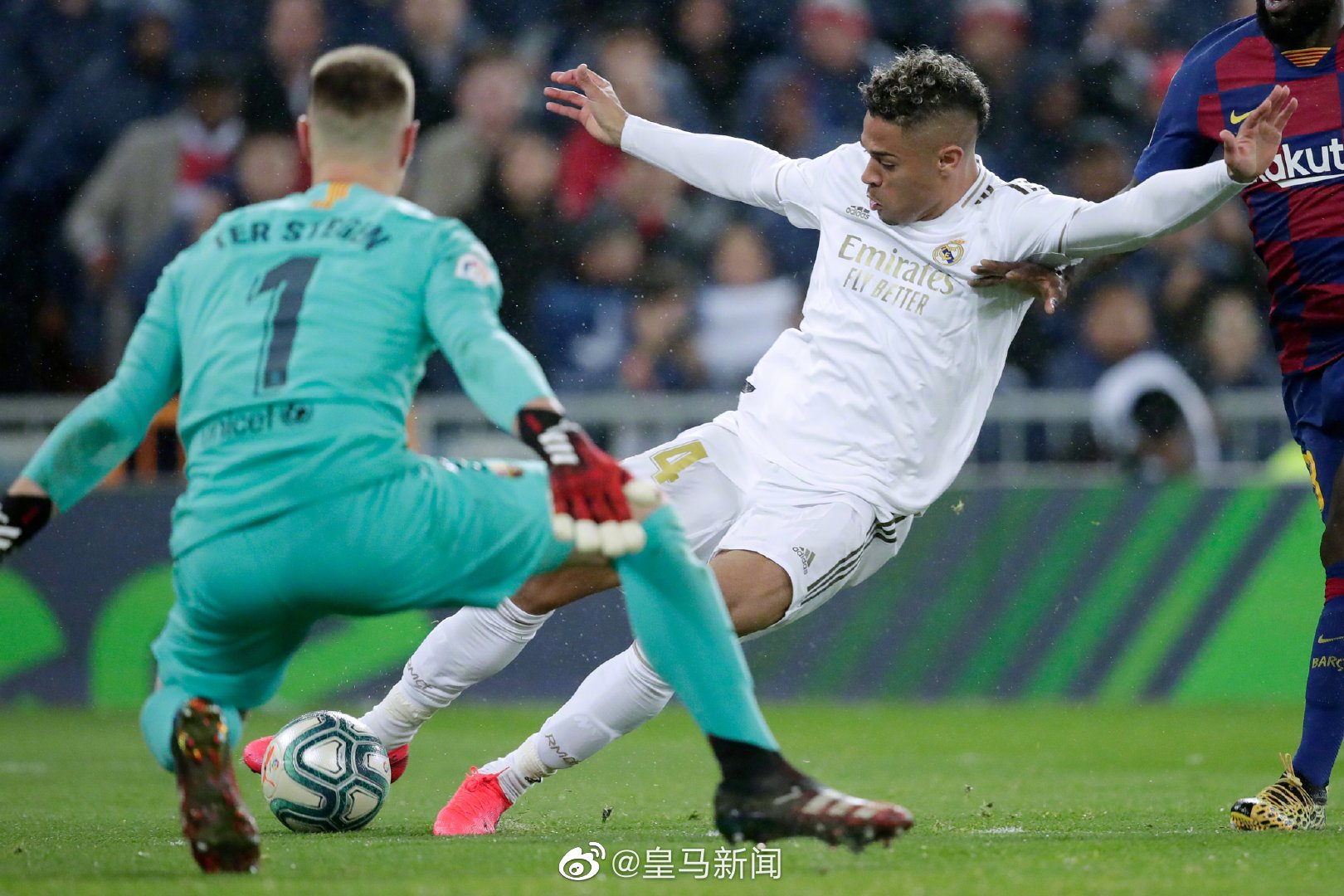 佛罗伦萨中场调整有效，破门得分逆转胜的简单介绍