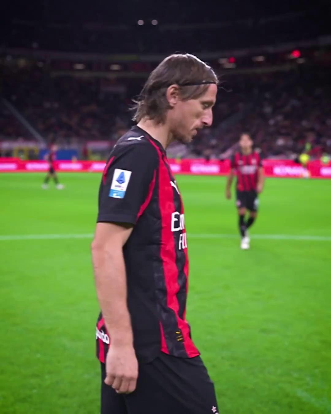 AC米兰后卫荣膺本赛季最佳球员奖的简单介绍