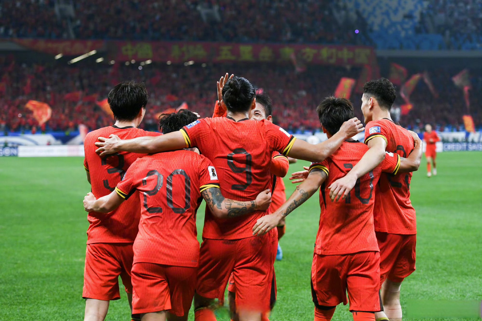 包含精彩比赛，中国队在国际赛场脱颖而出的词条