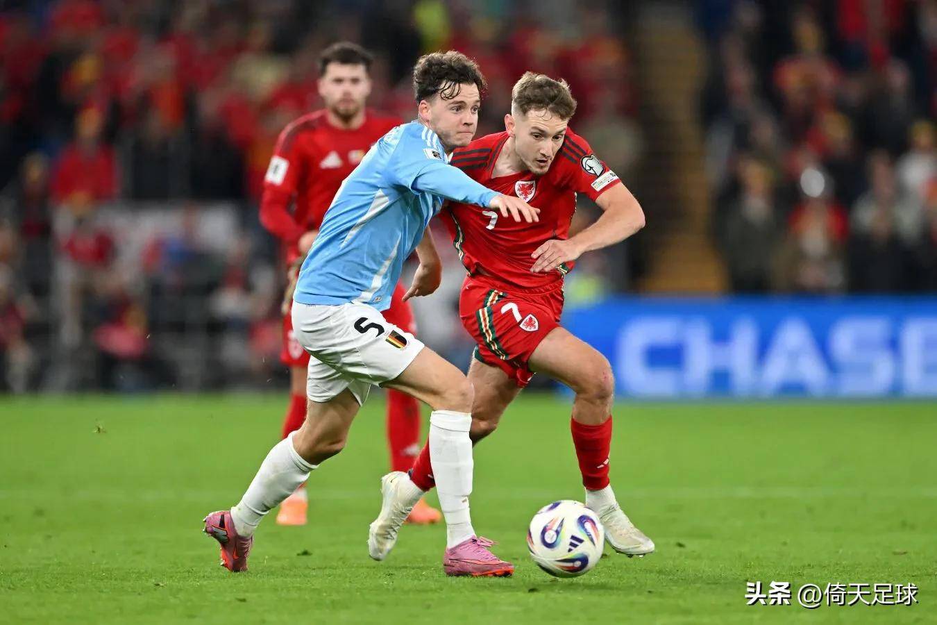 包含赫塔菲客场不敌，前锋抢射波及的词条