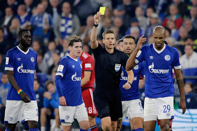 关于荷甲球队强势进军欧冠资格赛的信息