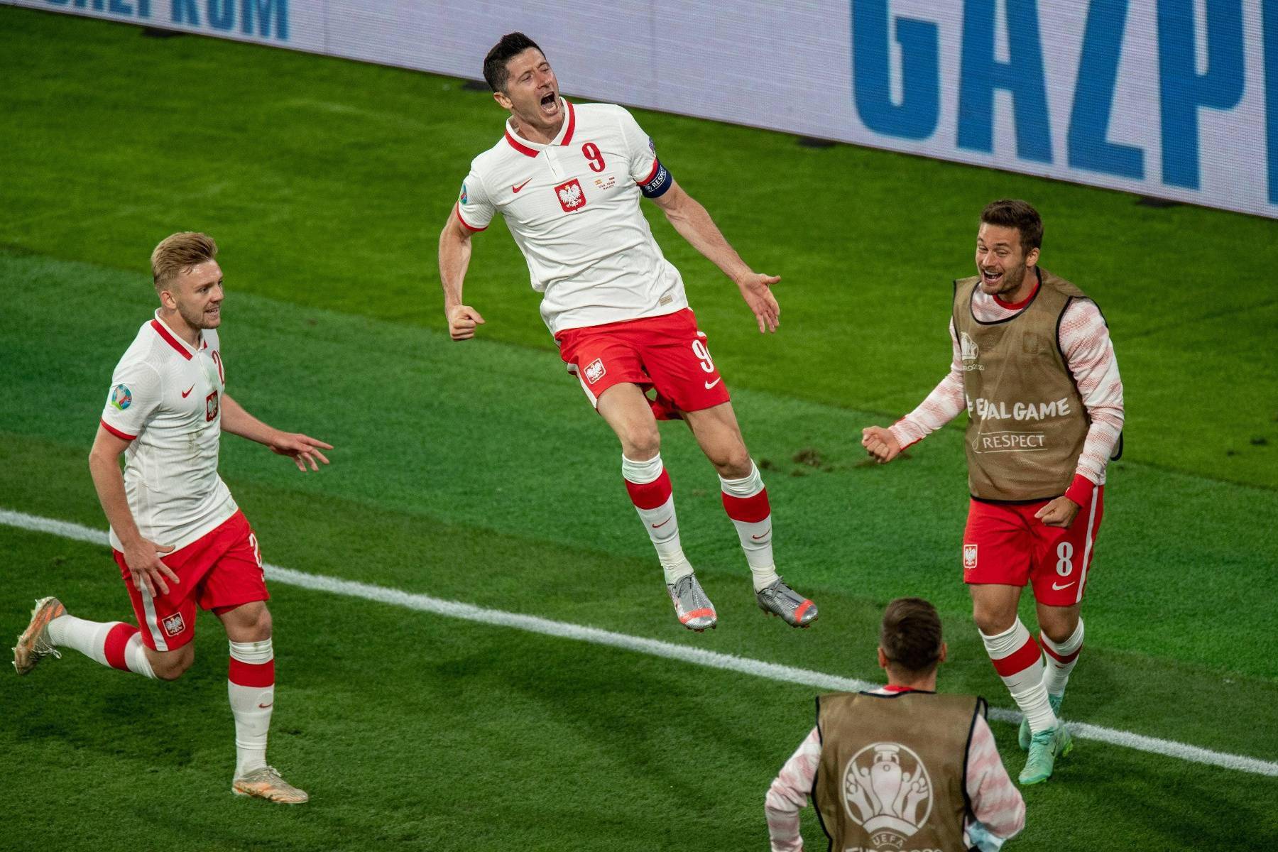 西班牙大胜波兰：近期居首小组排名的简单介绍