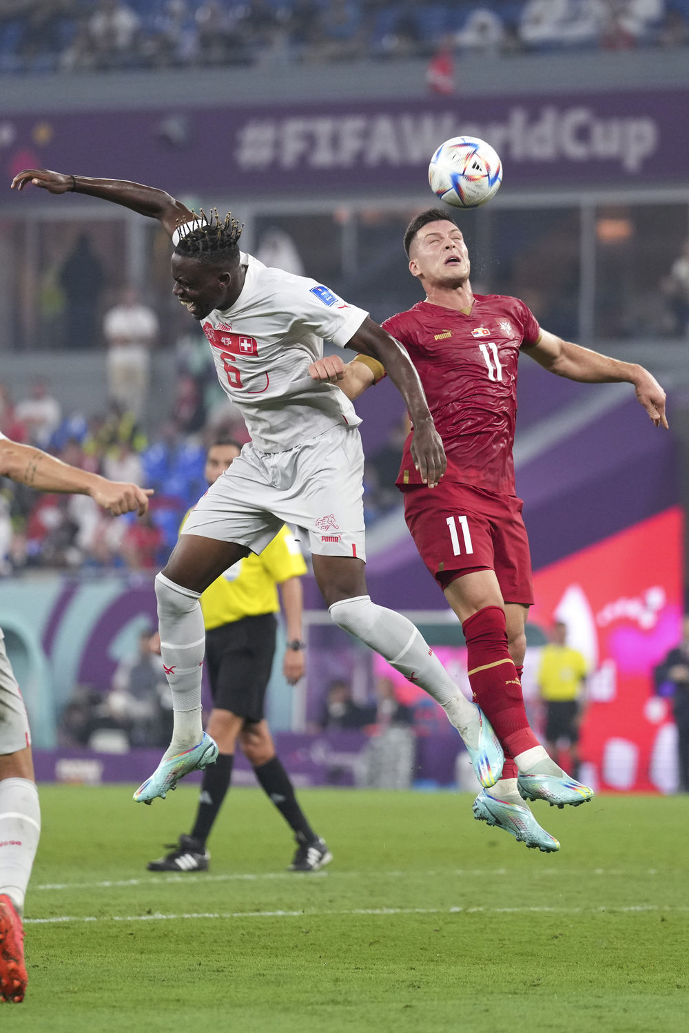 瑞士守门员奋力扑挡助球队全取三分