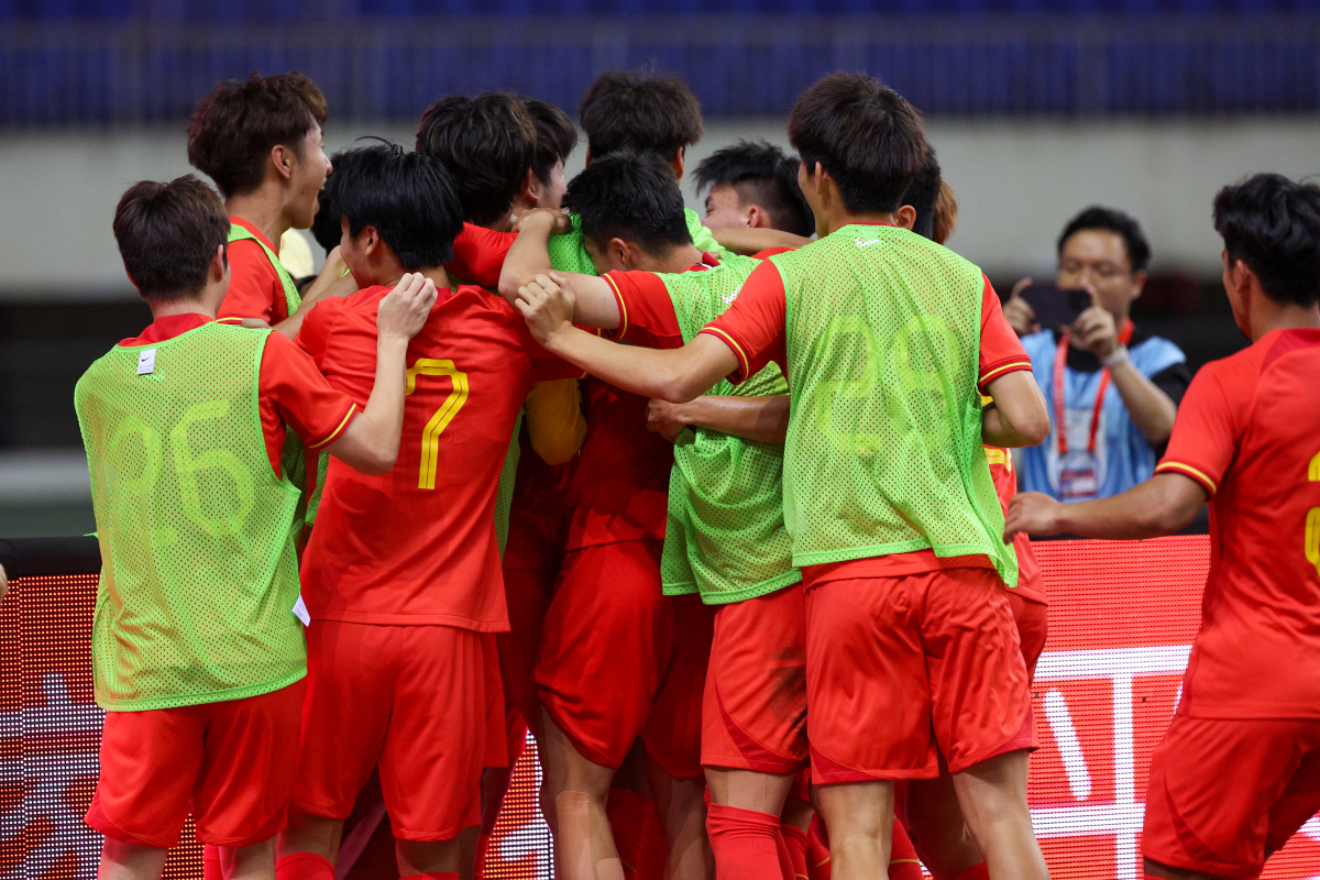 中国队鏖战泰国队，石宇奇扛起全队