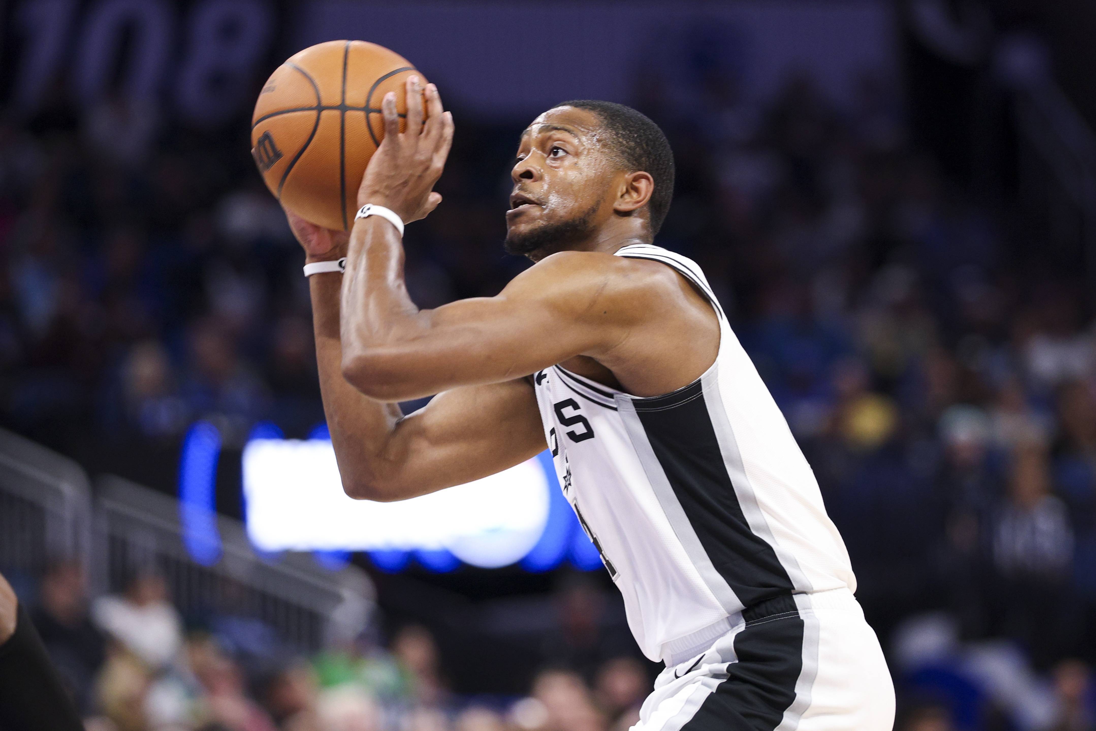 马刺翻盘灰熊，字母哥带队取胜