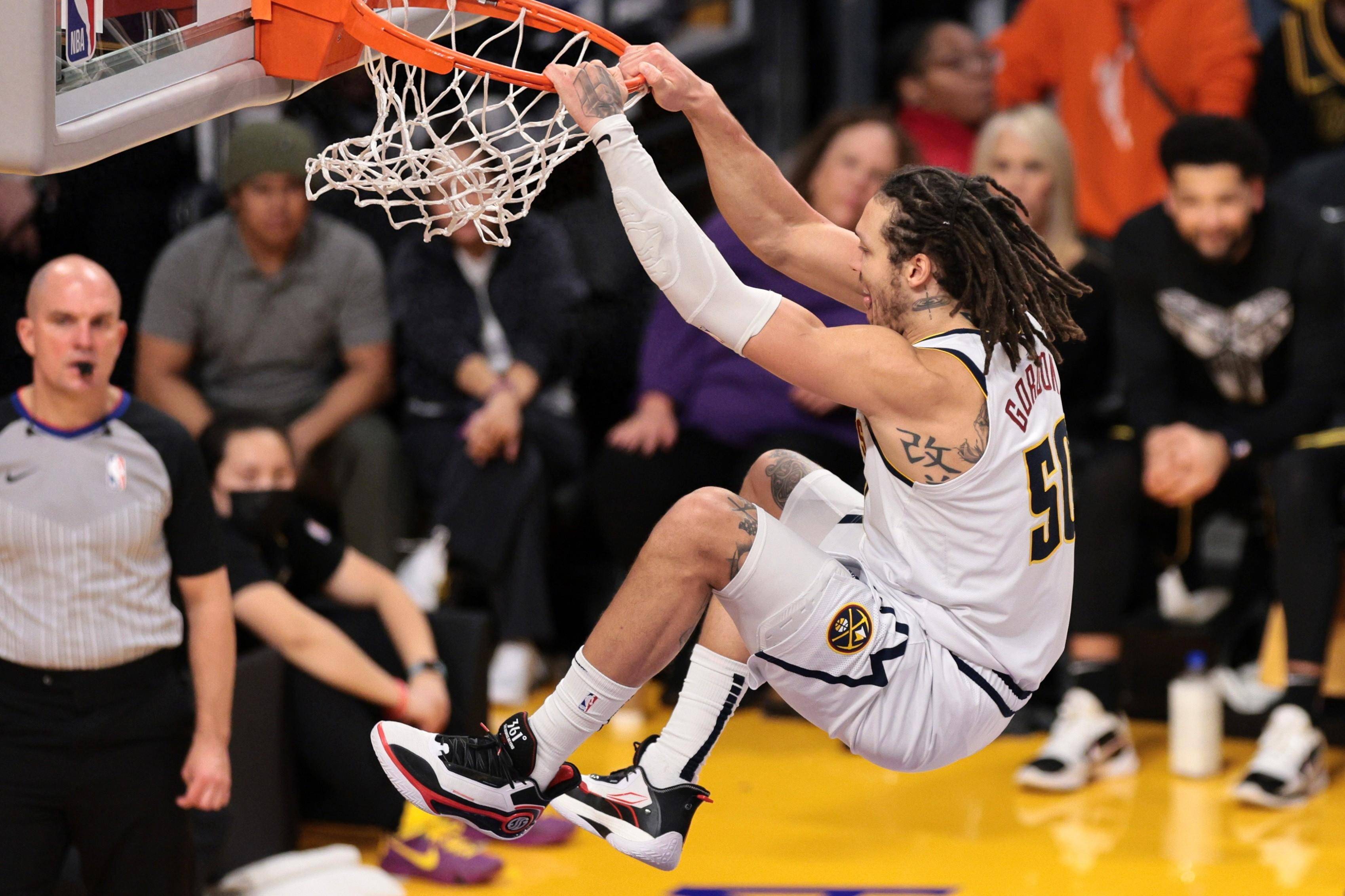 掘金鏖战湖人,欧文爆发神勇 掘金鏖战湖人,欧文爆发神勇