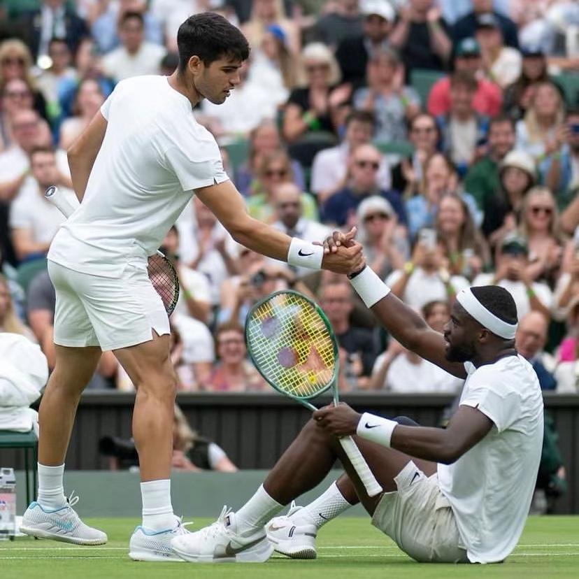 关于拉沃尔杯翻盘温网，阿尔卡拉斯扛起全队的信息