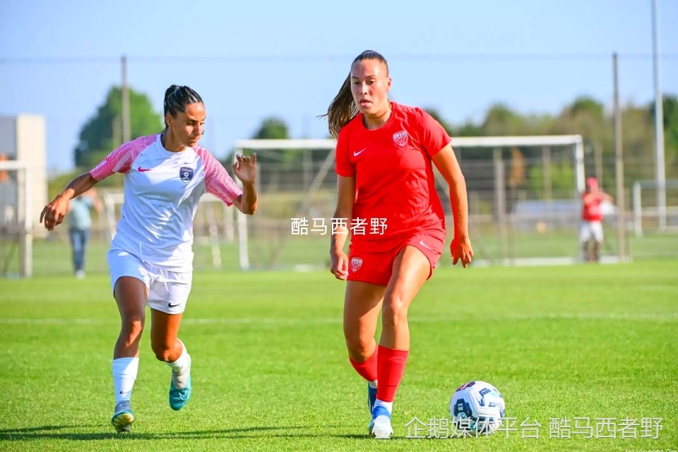 关于国际友谊赛上，女足球员奉献精彩比赛的信息