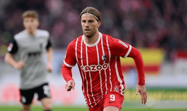 奥格斯堡客场力克弗赖堡，取得胜利