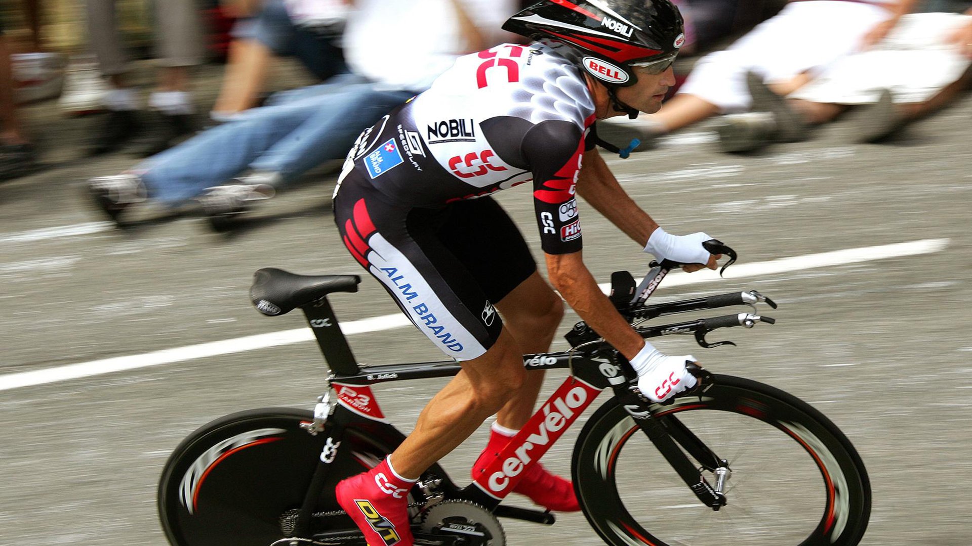 当古老血脉与现代速度共振，凯尔特人破公牛，福克斯F1揭幕战称王