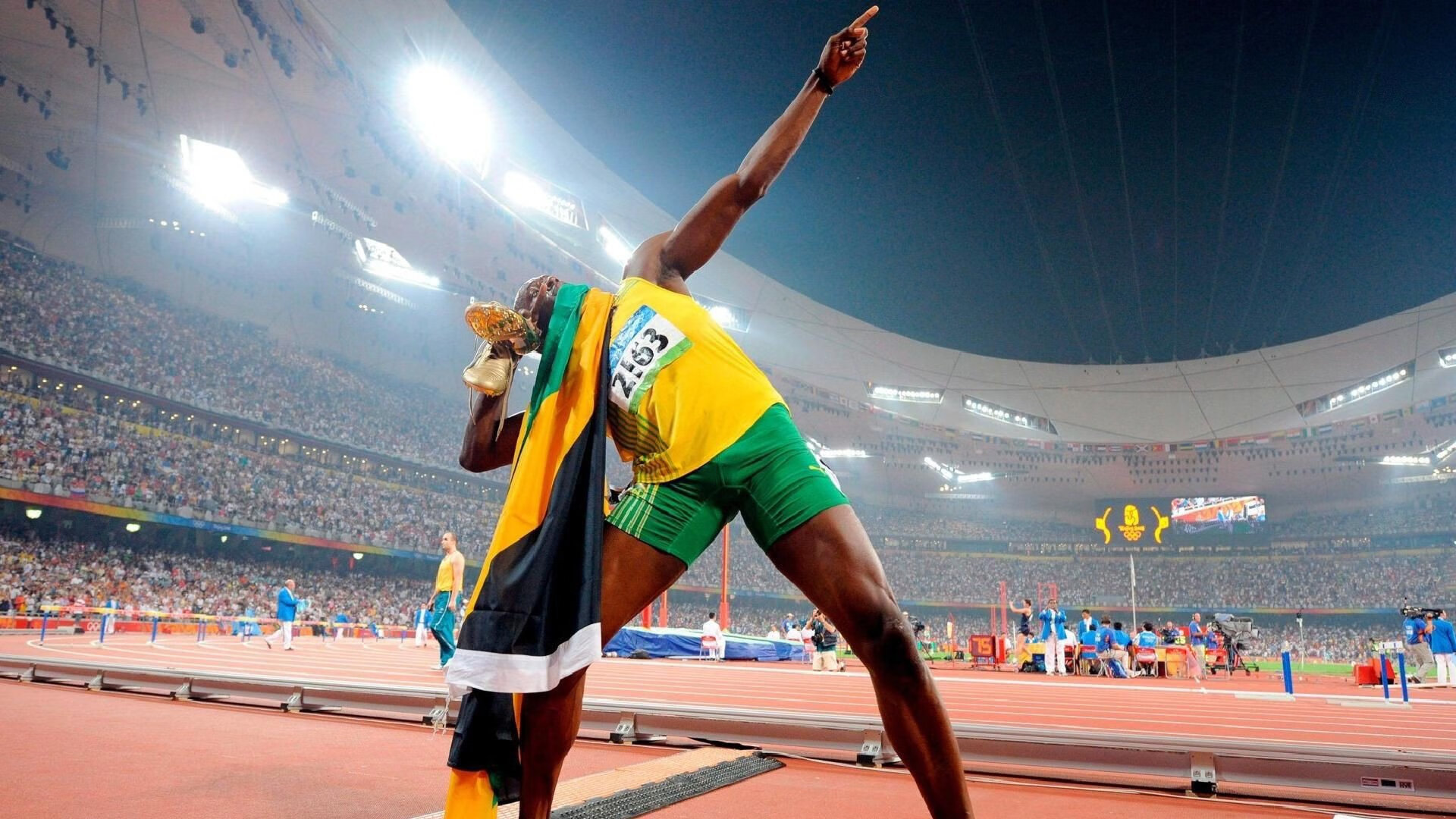 跨界传奇，当雄鹿带走掘金，伦纳德在欧冠决赛接管比赛